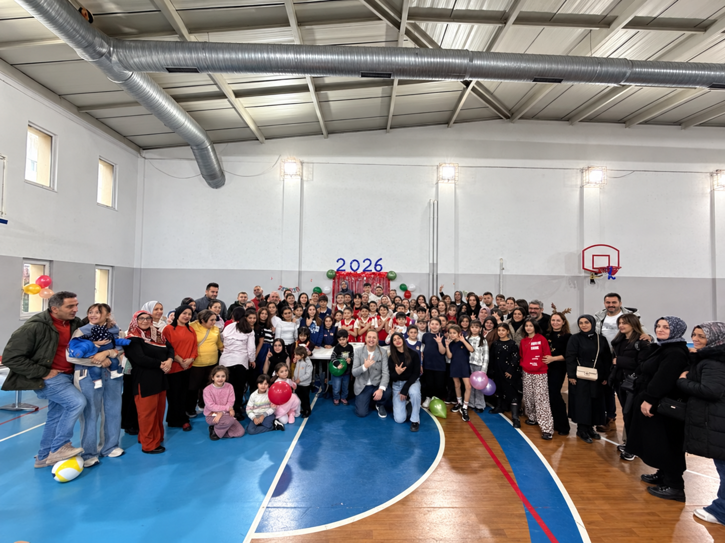 İstanbul Salon Sporları Geniş Kadrajlı Takım Fotoğrafı - Sporcular ve Antrenörler